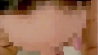 Melike, harika yaliyor. Spermeleri yalayip yutuyor. Turkish girl Melike licks great. He licks and swallows sperm. - 2 image