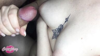 Mes nichons sont recouverts de son sperme collant !