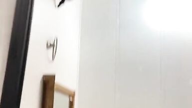 Banyoya girip çıkan sabunlu memeler sikişiyor ve yapay penis emiyor - 14 image