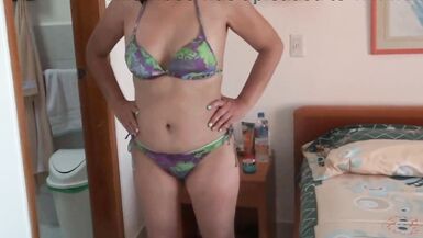 Première fois à la plage avec mon patron et il me fait une grosse éjaculation dans ma chatte poilue.