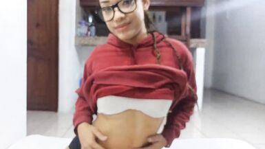 A minha meia-irmã boazona vem ajudá-la a tirar umas fotos para a sua página privada e acabamos a foder o meu cuzinho grande da Babe Gostosas Xvideos - 4 image