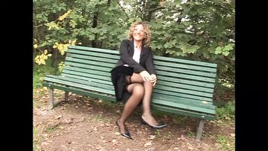 Sesso lesbico tra milf! - 1 image