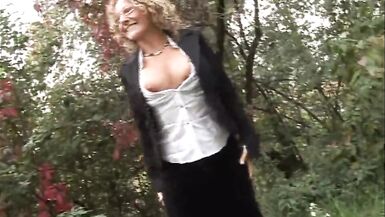 Sesso lesbico tra milf! - 5 image