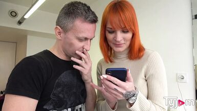 Kessie Shy obtient un orgasme anal énorme avec de la salive.