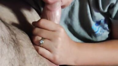 Hotwife bekommt Überraschung Sperma im Mund während sinnlicher erotischer Blowjob - Tootsie Toesies - 10 image