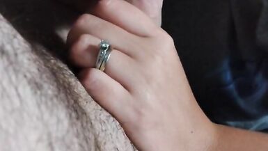 Hotwife bekommt Überraschung Sperma im Mund während sinnlicher erotischer Blowjob - Tootsie Toesies - 6 image