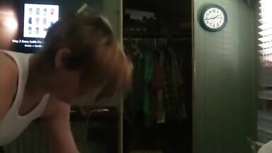Cum sucking slut puts on one he'll of a cock sucking show - 3 image
