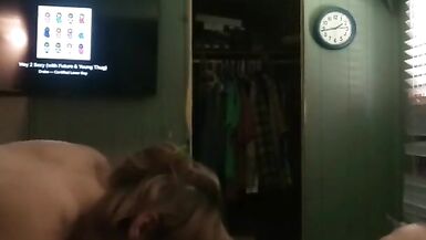 La salope suceuse de sperme donne un spectacle de succion de bite denfer