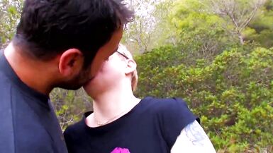 La blonde donne à Jorge Freitas du sexe anal et une fellation profonde - 2 image