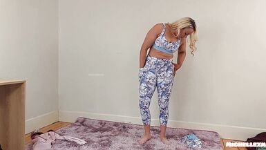 Sexy yoga pants try on - 14 image