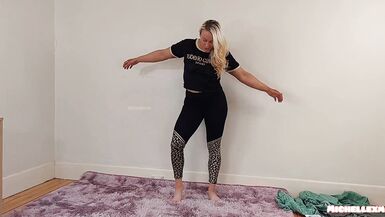 Sexy yoga pants try on - 7 image
