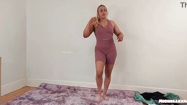 Sexy yoga pants try on - 9 image