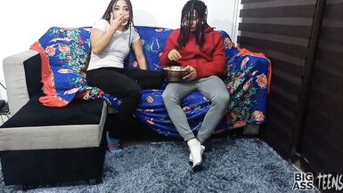 Pijamada con hermanastra se sale de control, me corro en su coño y meto mi polla en su gran culo esponjoso ella me hace una gran mamada Hardcore Sex with my Stepsister Xvideos Big Ass - 3 image
