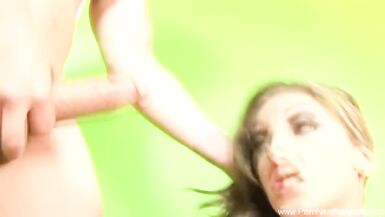 MILF magra gode di un rapporto a tre hardcore qui - 9 image