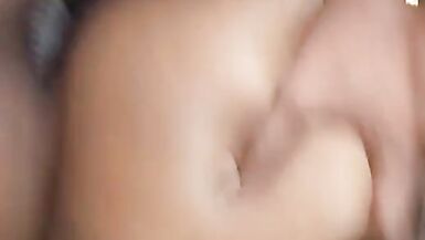 Jai vu ma meilleure amie seule dans le club, et elle a fini par revenir chez moi quand elle a quitté le club.