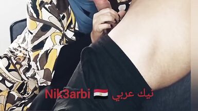 Ein unterdrückter Ägypter holt seinen Penis vor einer verschleierten Muslimin in einer Zahnklinik heraus - 15 image