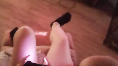 Une joueuse en culotte et soutien-gorge jouant à Fortnite - 9 image