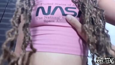Scopare il culo grosso della mia matrigna Ogni volta che il mio patrigno è lì la scopo nel culo Xvideos Big Ass Teens - 1 image
