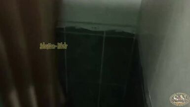 Apanho a minha meia-irmã a masturbar-se na casa de banho. Chantageio-a para a foder. Sexo duro com a minha meia-irmã. - 6 image