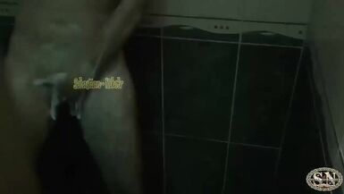 Apanho a minha meia-irmã a masturbar-se na casa de banho. Chantageio-a para a foder. Sexo duro com a minha meia-irmã. - 7 image