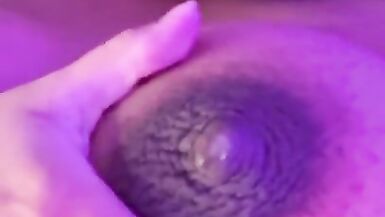 Necesito esas grandes manos papi - CLOSE UP-  vamos a exprimir mis grandes tetas - 6 image