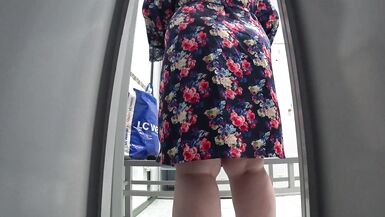 Telecamera nascosta nello spogliatoio pubblico della piscina per spiare una milf matura con un culo succoso, tette grosse, figa pelosa e un ventre grassoccio. Feticcio amatoriale. PAWG. - 13 image