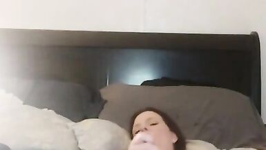 Güzel kırmızı başlı Milf iki oyuncakla boşalıyor - 6 image