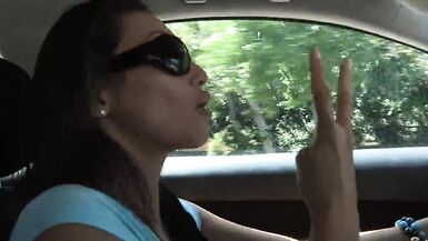 Caliente apretado coño cachonda morena toma su BFF que es una pelirroja increíblemente caliente para Scissoring orgasmo - 2 image