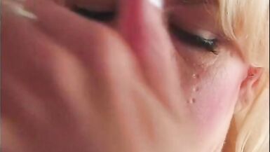 Sexy tits blonde duo sucking moist cunts on the floor - 3 image