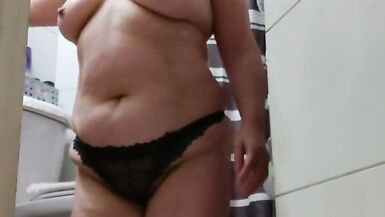 Mommy cleaning toilet naked hairy pussy - 15 image