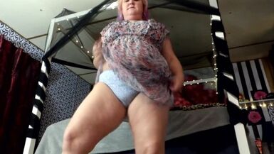 THICK MILF Pissing Outside Dancing Teasing - 1 image