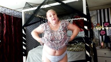 THICK MILF Pissing Outside Dancing Teasing - 2 image