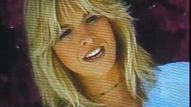 Atemberaubende blonde MILF nimmt massiven Schwanz von hinten - 2 image