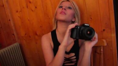La grosse blonde donne à Terry Reid du sexe anal et une fellation - 2 image