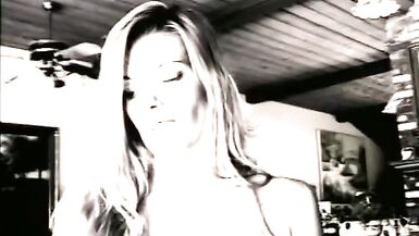 Gorgeous babe likes it when she gets her cunt finger fucked by her playmate - 2 image