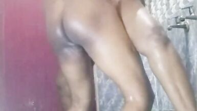 Hintli koca karısı banyo seks - 15 image