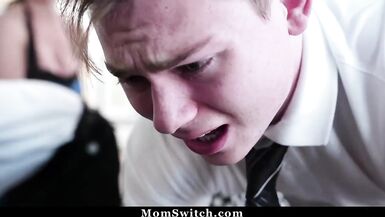 Les belles-mères échangent leurs beaux-fils pour leur apprendre une leçon - Dee Williams, Sheena Ryder - MomSwitch