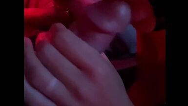 MILF baisée sous un feu rouge - 1 image