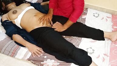 Bathroom Ki Safayi Kar Rhi Bhabhi Ko Pakad Ke Choot Chodi