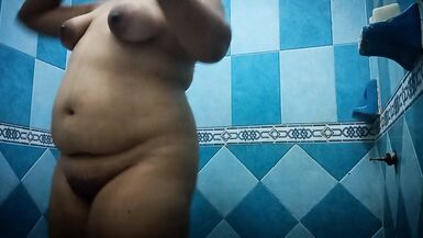 in the bathroom, watching my chubby girlfriend when she takes a shower - 10 image