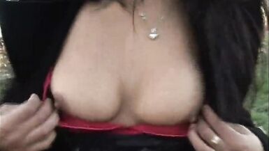 Une femme sexy qui veut baiser dans sa voiture ! - 10 image