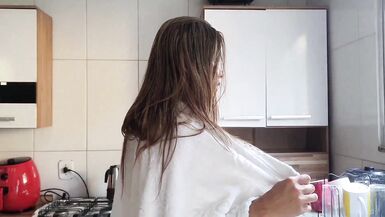 Mulher espera que o marido saia e vai buscar o amigo - 3 image