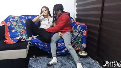 La belle-sœur dit quon devrait peut-être baiser avant de finir le film de sexe avec la belle-sœur qui ne peut pas résister à ma bite dure dans son cul Xvideos Big Ass - 5 image