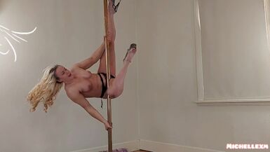Nude pole dance embarrassment - 1 image