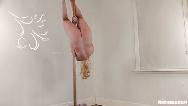 Nude pole dance embarrassment - 12 image