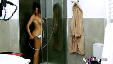 Une maman brésilienne fraîchement divorcée se filme en train de se taper son voisin