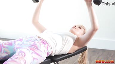 Jessica Starling spreads her legs wide open for her favorite trainer - 7 image