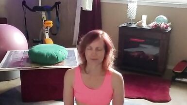 Workout in sexy yellow shorts - 2 image