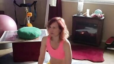 Workout in sexy yellow shorts - 6 image