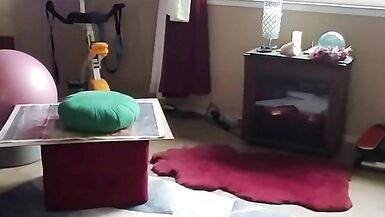 Workout in sexy yellow shorts - 8 image